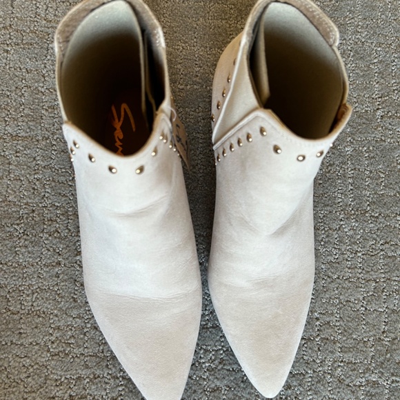 NEW! SEVEN7 PIXIE WOMENS BOOTS CHELSEA WESTERN STYLE STUDS IVORY CREAM SUEDE 9 - Picture 10 of 11